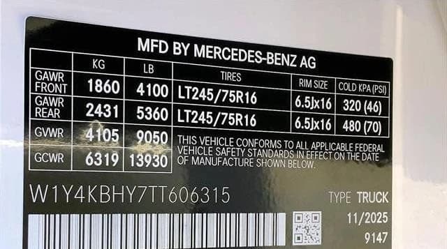 Mercedes-Benz Sprinter Crew Van Standard Roof 4-Cyl Diesel 2500 Standard Roof I4 Diesel 144" RWD 2026 — side view