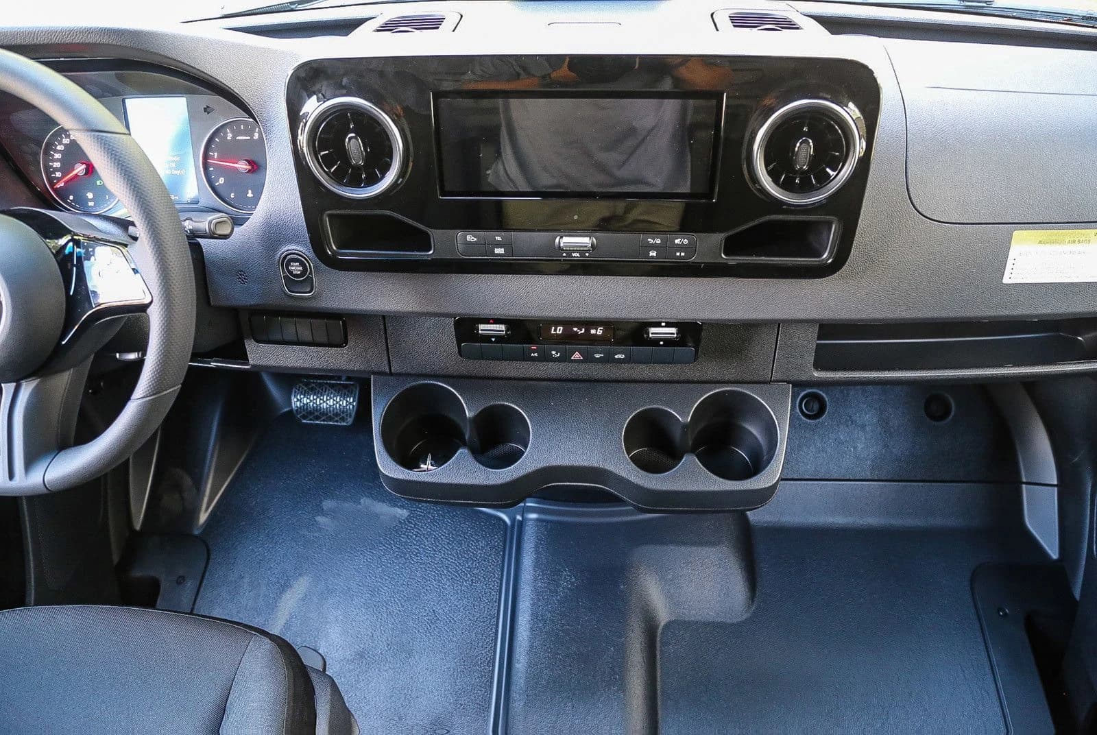 Mercedes-Benz Sprinter Cargo Van Standard Roof 4-Cyl Diesel 2500 Standard Roof I4 Diesel 144" RWD 2026 — side view
