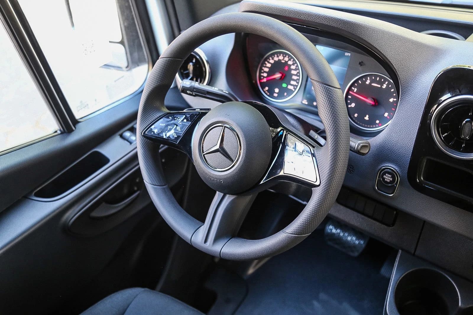 Mercedes-Benz Sprinter Cargo Van Standard Roof 4-Cyl Diesel 2500 Standard Roof I4 Diesel 144" RWD 2026 — side view
