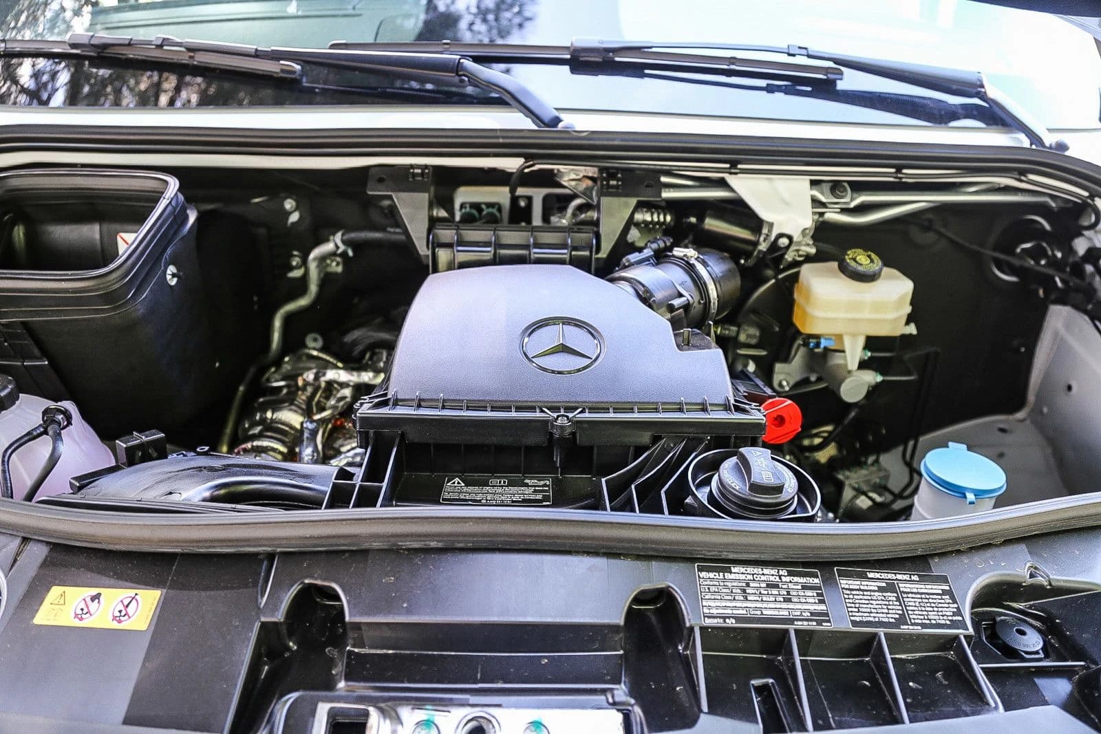 Mercedes-Benz Sprinter Cargo Van Standard Roof 4-Cyl Diesel 2500 Standard Roof I4 Diesel 144" RWD 2026 — side view