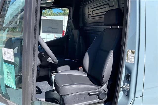 Mercedes-Benz Sprinter Cargo Van Standard Roof 4-Cyl Diesel 2500 Standard Roof I4 Diesel 144" RWD 2026 — side view