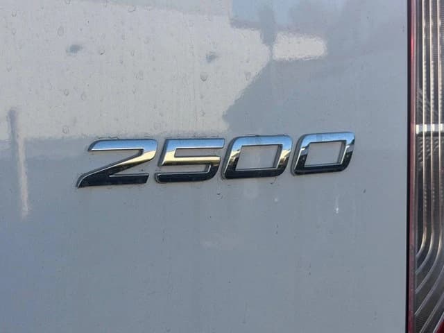 Mercedes-Benz Sprinter Crew Van Standard Roof 4-Cyl Diesel 2500 Standard Roof I4 Diesel 144" RWD 2026 — side view
