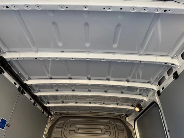 Mercedes-Benz Sprinter Crew Van Standard Roof 4-Cyl Diesel 2500 Standard Roof I4 Diesel 144" RWD 2026 — side view