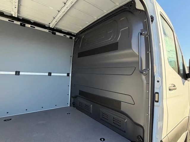 Mercedes-Benz Sprinter Crew Van Standard Roof 4-Cyl Diesel 2500 Standard Roof I4 Diesel 144" RWD 2026 — side view