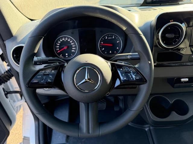 Mercedes-Benz Sprinter Crew Van Standard Roof 4-Cyl Diesel 2500 Standard Roof I4 Diesel 144" RWD 2026 — side view