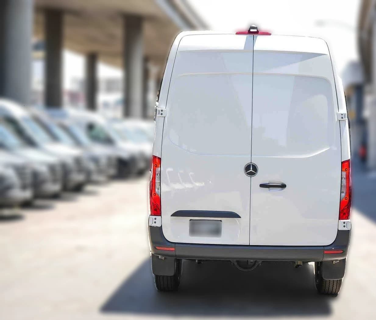 Mercedes-Benz Sprinter Crew Van Standard Roof 4-Cyl Diesel 2500 Standard Roof I4 Diesel 144" RWD 2026 — side view