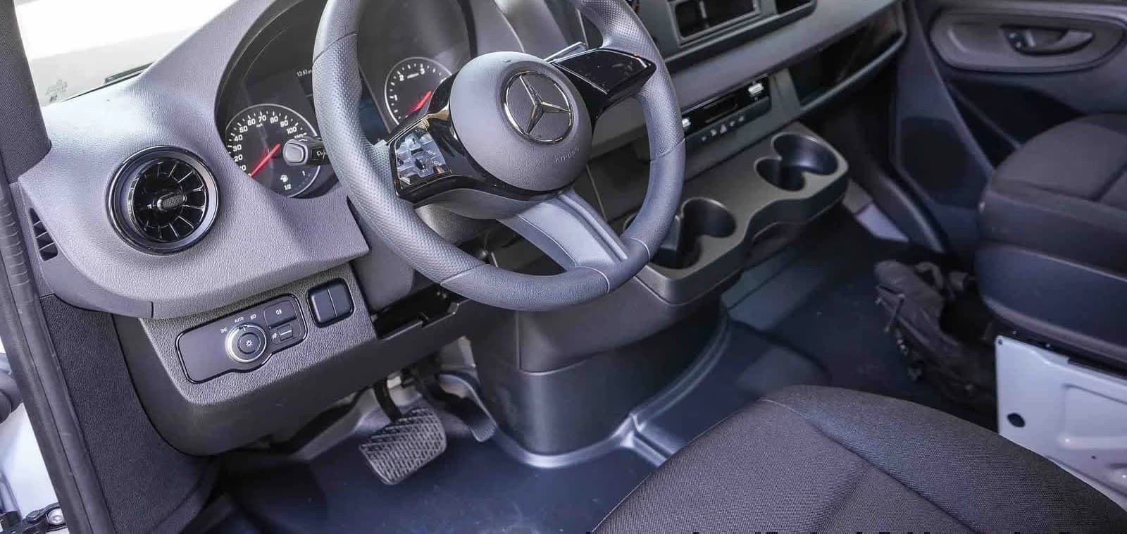 Mercedes-Benz Sprinter Crew Van Standard Roof 4-Cyl Diesel 2500 Standard Roof I4 Diesel 144" RWD 2026 — side view