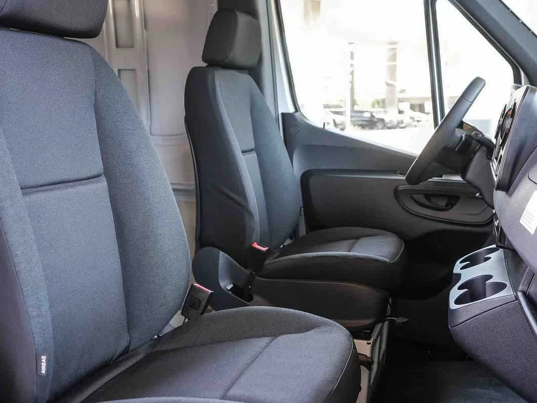 Mercedes-Benz Sprinter Crew Van Standard Roof 4-Cyl Diesel 2500 Standard Roof I4 Diesel 144" RWD 2026 — side view
