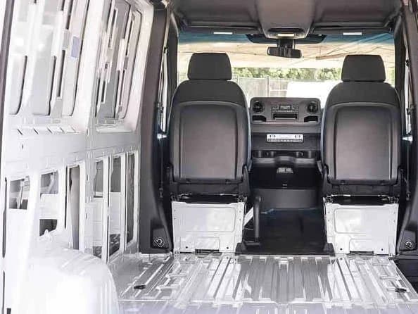 Mercedes-Benz Sprinter Crew Van Standard Roof 4-Cyl Diesel 2500 Standard Roof I4 Diesel 144" RWD 2026 — side view