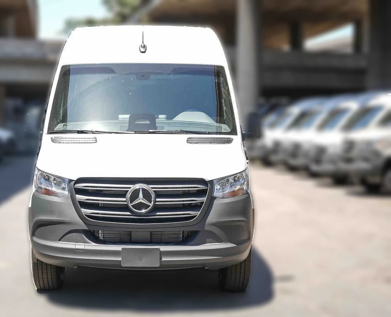 Mercedes-Benz Sprinter Crew Van Standard Roof 4-Cyl Diesel 2500 Standard Roof I4 Diesel 144" RWD 2026 — side view