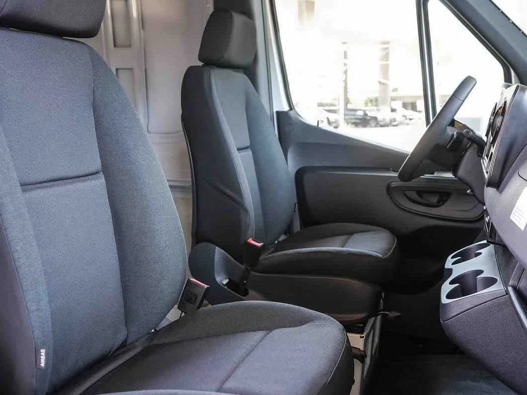 Mercedes-Benz Sprinter Crew Van Standard Roof 4-Cyl Diesel 2500 Standard Roof I4 Diesel 144" RWD 2026 — side view
