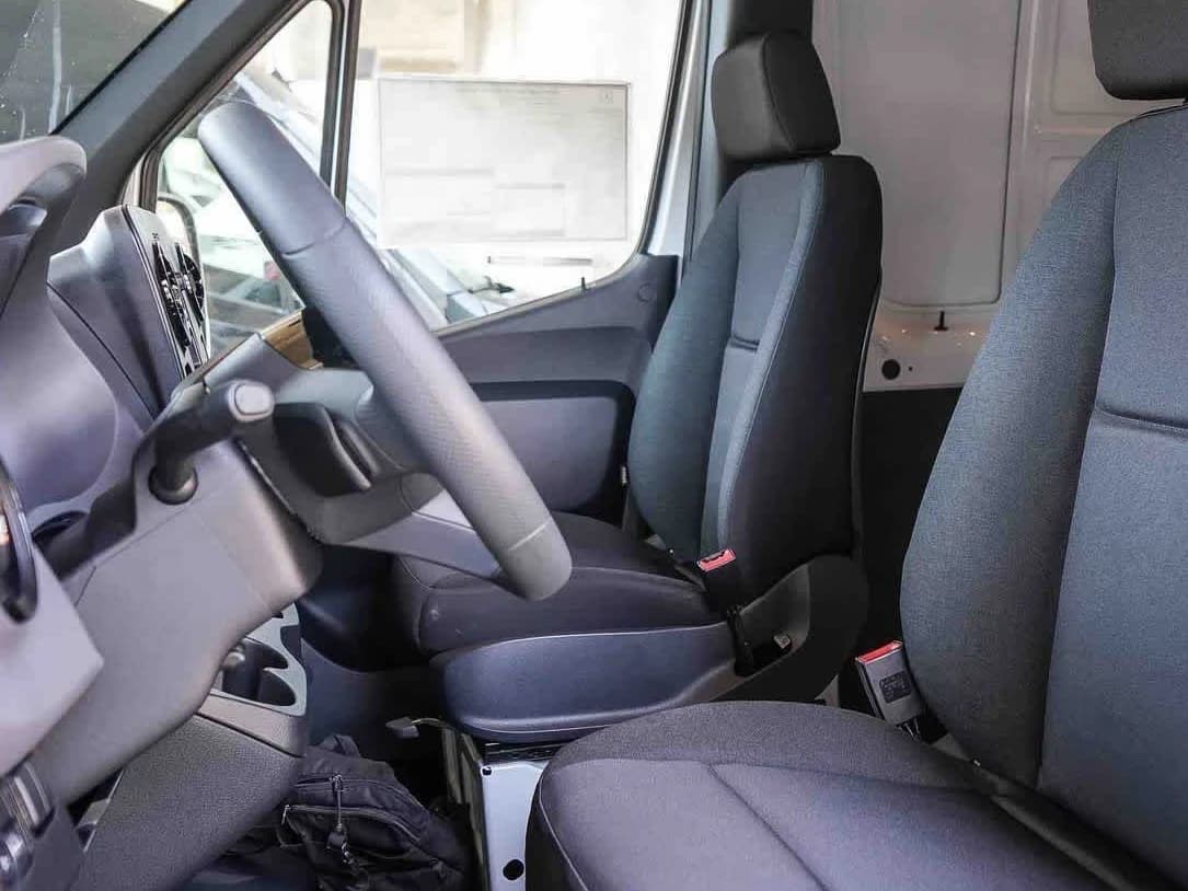 Mercedes-Benz Sprinter Crew Van Standard Roof 4-Cyl Diesel 2500 Standard Roof I4 Diesel 144" RWD 2026 — side view