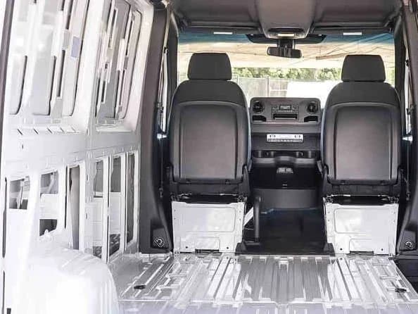 Mercedes-Benz Sprinter Crew Van Standard Roof 4-Cyl Diesel 2500 Standard Roof I4 Diesel 144" RWD 2026 — side view