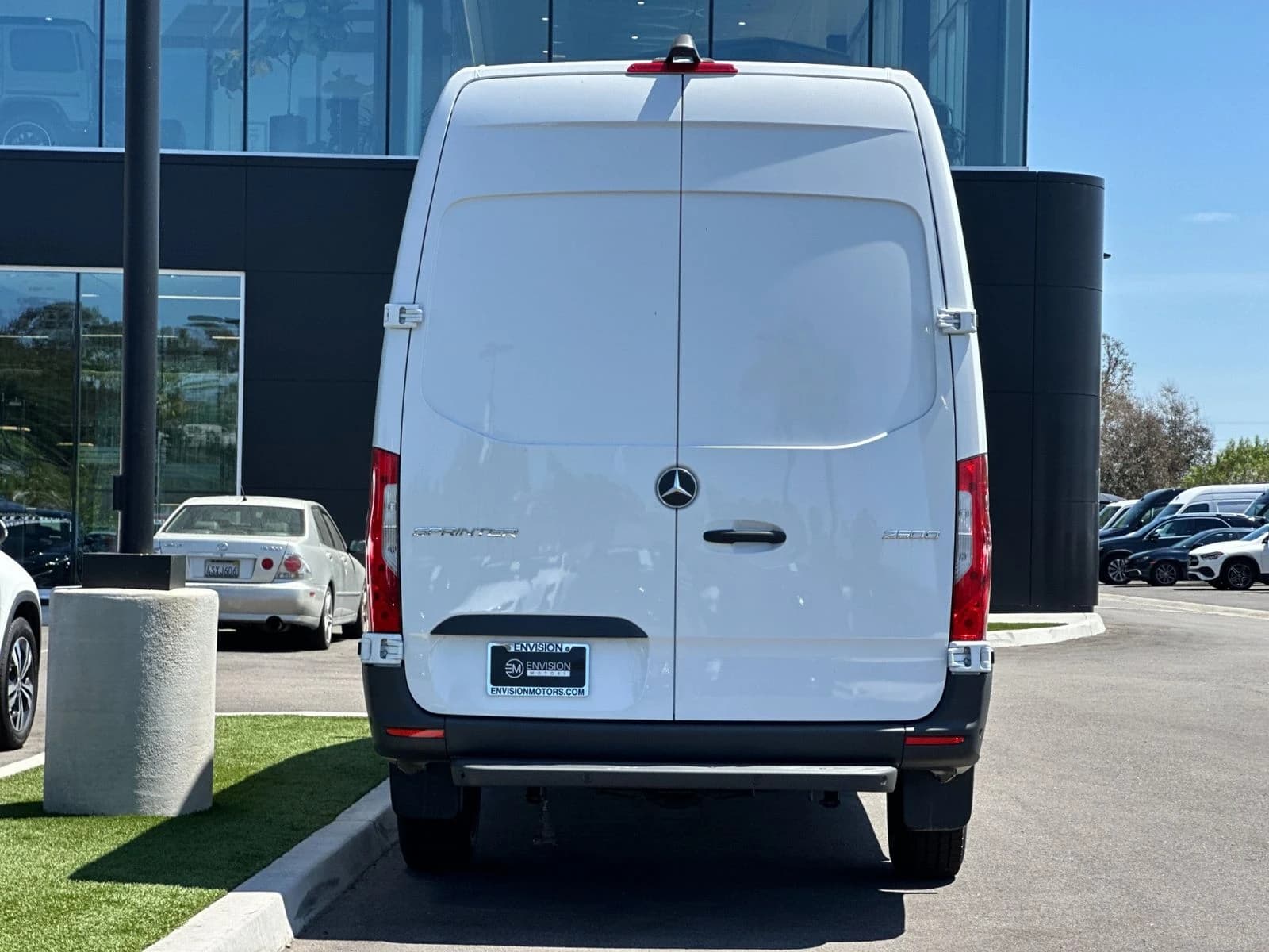 Mercedes-Benz Sprinter Cargo Van High Roof 4-Cyl Diesel 2500 High Roof I4 Diesel 170" RWD 2026 — side view