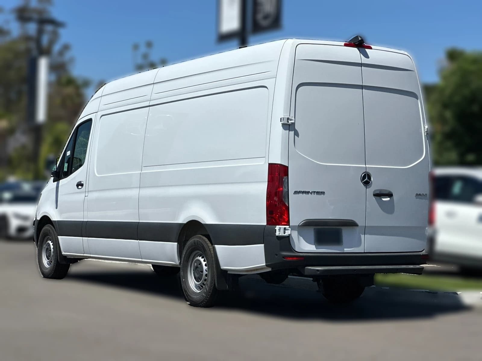 Mercedes-Benz Sprinter Cargo Van High Roof 4-Cyl Diesel 2500 High Roof I4 Diesel 170" RWD 2026 — side view