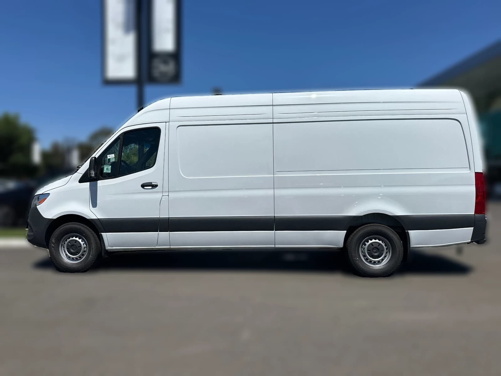 Mercedes-Benz Sprinter Cargo Van High Roof 4-Cyl Diesel 2500 High Roof I4 Diesel 170" RWD 2026 — side view