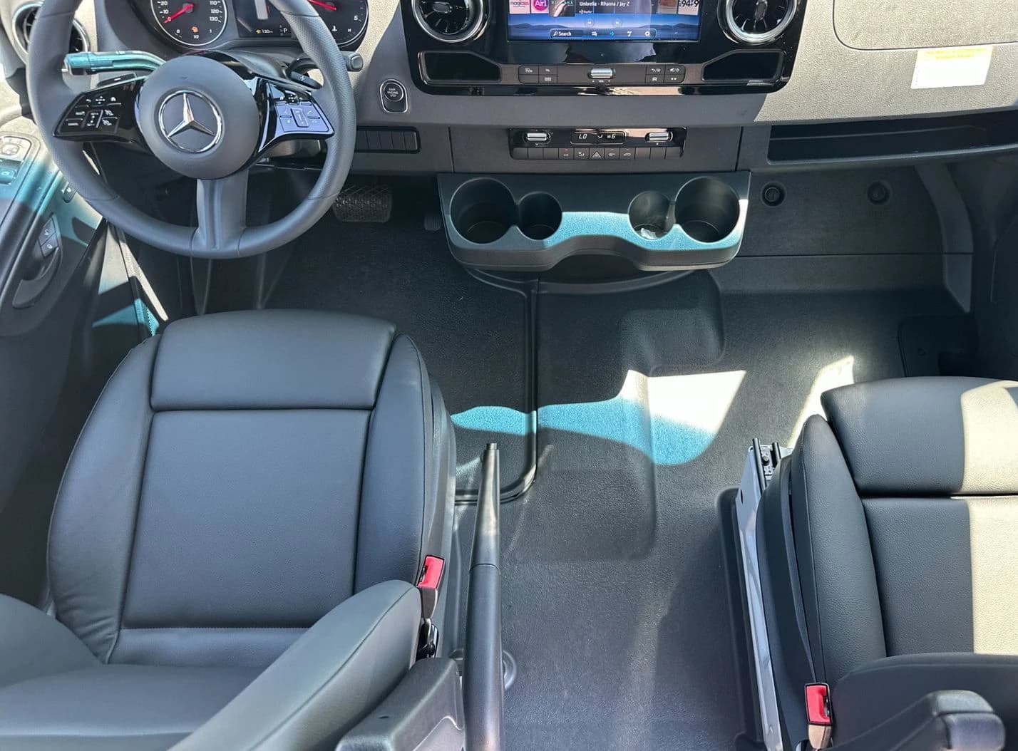 Mercedes-Benz Sprinter Cargo Van High Roof 4-Cyl Diesel 2500 High Roof I4 Diesel 170" RWD 2026 — side view
