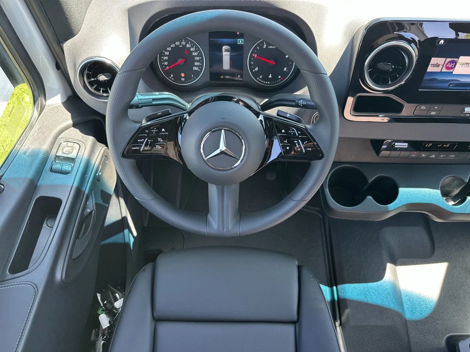Mercedes-Benz Sprinter Cargo Van High Roof 4-Cyl Diesel 2500 High Roof I4 Diesel 170" RWD 2026 — side view