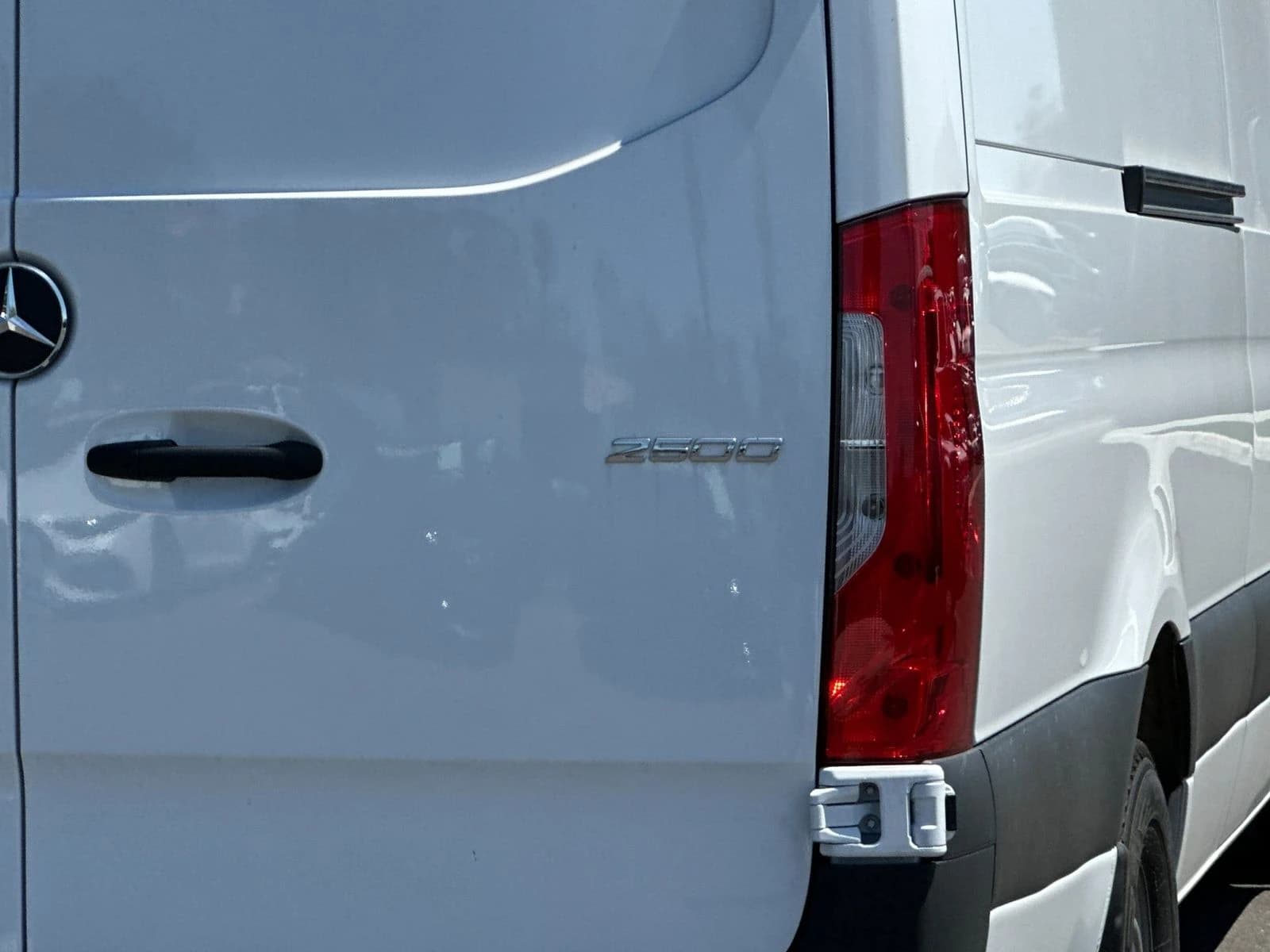 Mercedes-Benz Sprinter Cargo Van High Roof 4-Cyl Diesel 2500 High Roof I4 Diesel 170" RWD 2026 — side view