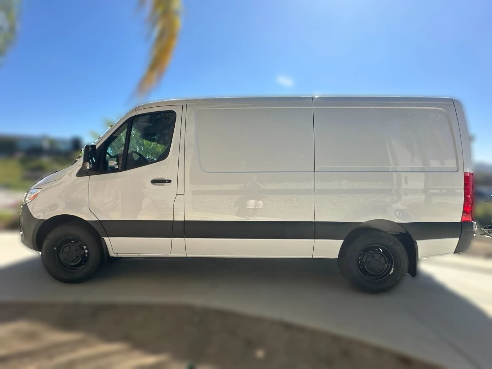 Mercedes-Benz Sprinter Crew Van Standard Roof 4-Cyl Diesel HO 2500 Standard Roof I4 Diesel HO 144" RWD 2026 — side view