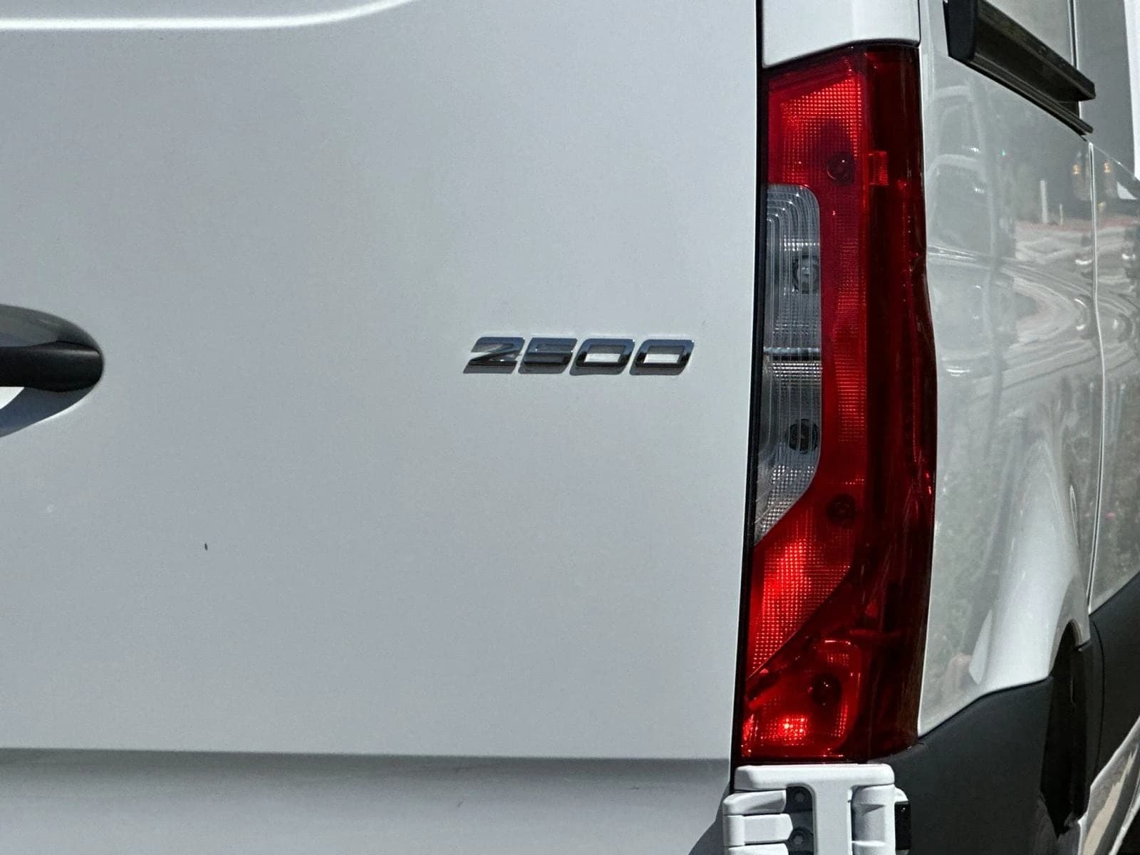 Mercedes-Benz Sprinter Crew Van Standard Roof 4-Cyl Diesel HO 2500 Standard Roof I4 Diesel HO 144" RWD 2026 — side view