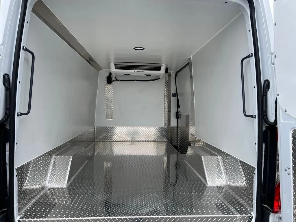 Mercedes-Benz Sprinter Cargo Van Standard Roof 4-Cyl Diesel HO 2500 Standard Roof I4 Diesel HO 144" RWD 2026 — side view