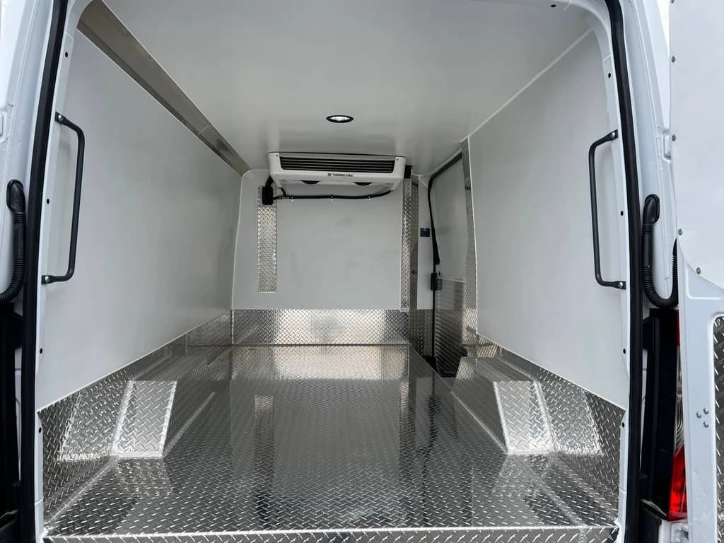 Mercedes-Benz Sprinter Cargo Van Standard Roof 4-Cyl Diesel HO 2500 Standard Roof I4 Diesel HO 144" RWD 2026 — side view