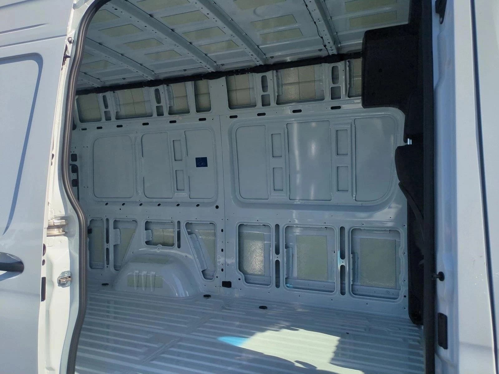 Mercedes-Benz Sprinter Crew Van Standard Roof 4-Cyl Diesel HO 2500 Standard Roof I4 Diesel HO 144" RWD 2026 — side view