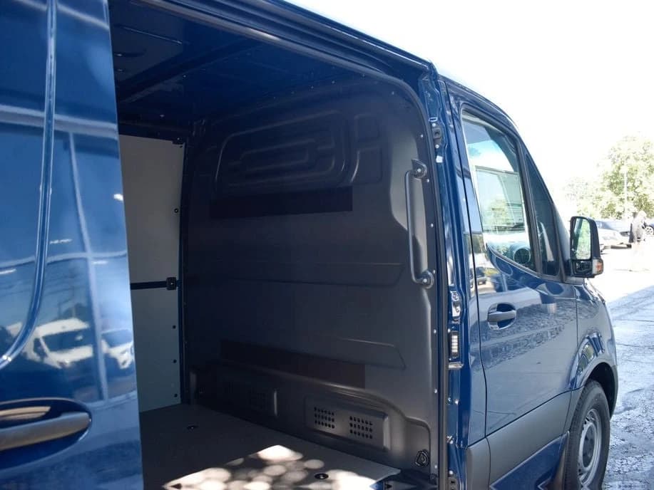 Mercedes-Benz Sprinter Crew Van Standard Roof 4-Cyl Diesel HO 2500 Standard Roof I4 Diesel HO 144" RWD 2026 — side view