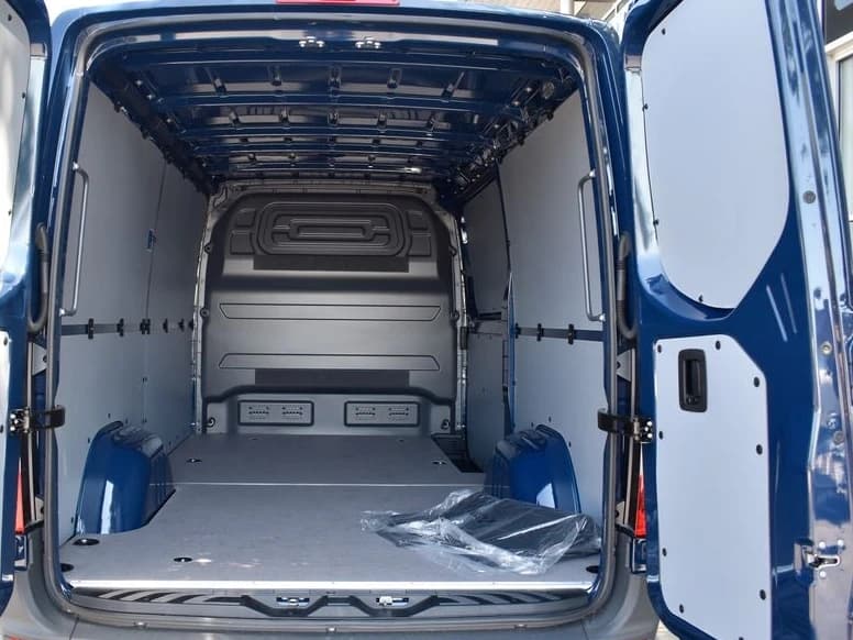 Mercedes-Benz Sprinter Crew Van Standard Roof 4-Cyl Diesel HO 2500 Standard Roof I4 Diesel HO 144" RWD 2026 — side view