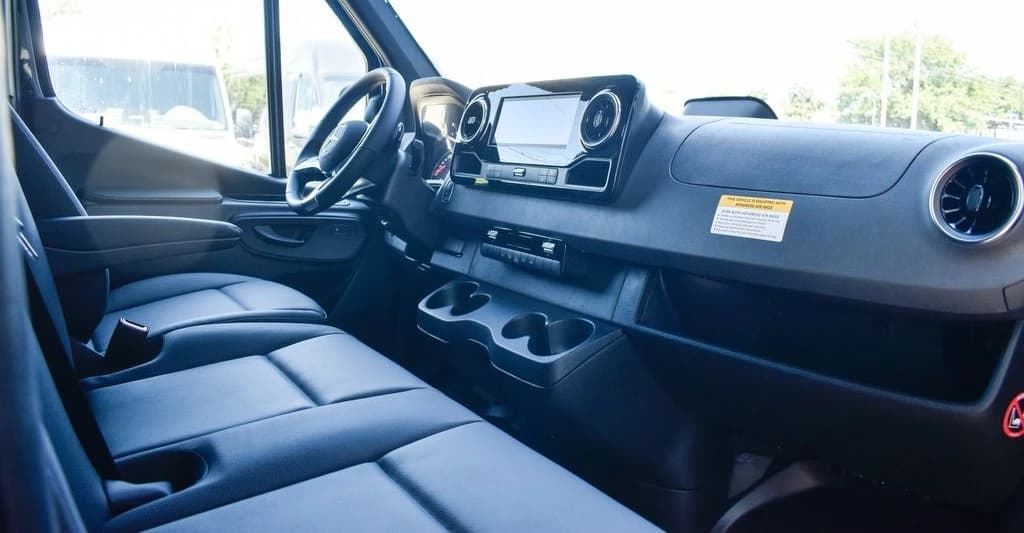 Mercedes-Benz Sprinter Crew Van Standard Roof 4-Cyl Diesel HO 2500 Standard Roof I4 Diesel HO 144" RWD 2026 — side view