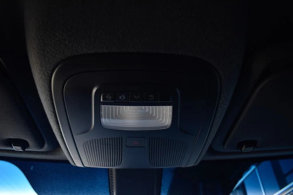Mercedes-Benz Sprinter Crew Van Standard Roof 4-Cyl Diesel HO 2500 Standard Roof I4 Diesel HO 144" RWD 2026 — side view
