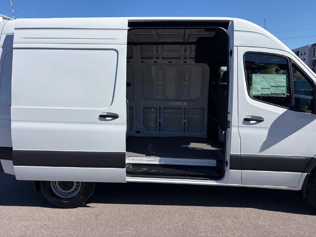 Mercedes-Benz Sprinter Cargo Van Standard Roof 4-Cyl Diesel HO 2500 Standard Roof I4 Diesel HO 144" RWD 2025 — side view