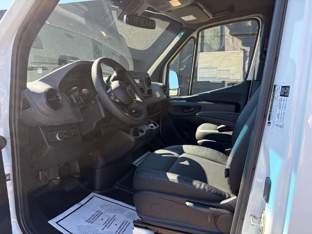 Mercedes-Benz Sprinter Cargo Van Standard Roof 4-Cyl Diesel HO 2500 Standard Roof I4 Diesel HO 144" RWD 2025 — side view