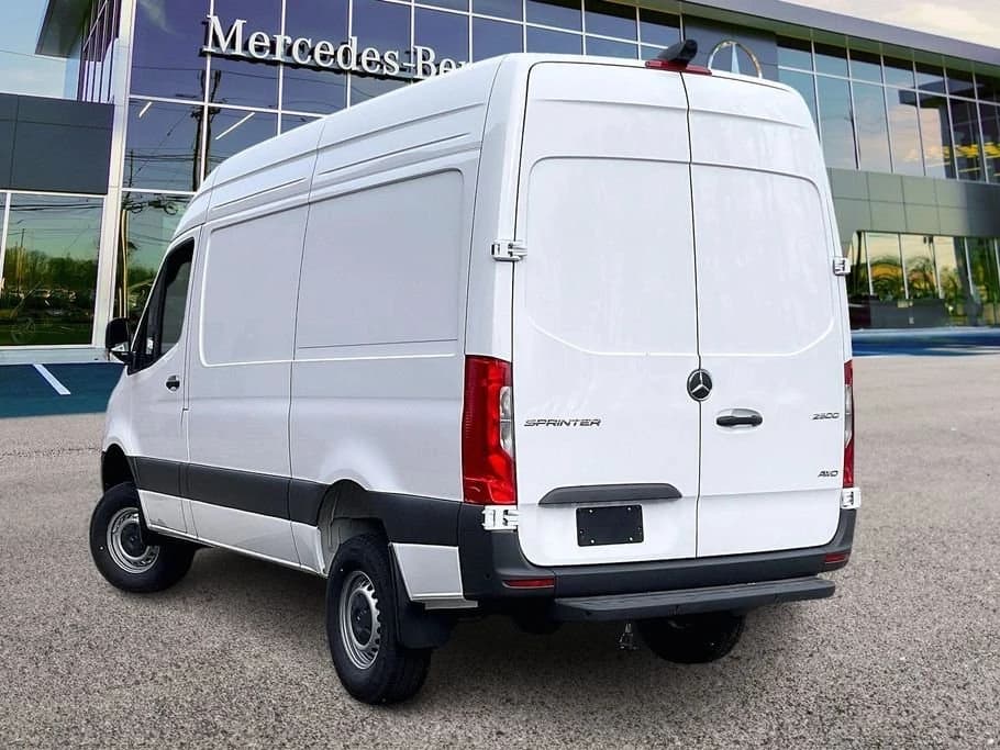 Mercedes-Benz Sprinter Crew Van Standard Roof 4-Cyl Diesel HO 2500 Standard Roof I4 Diesel HO 144" AWD 2026 — side view