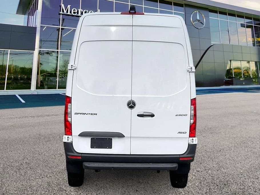 Mercedes-Benz Sprinter Crew Van Standard Roof 4-Cyl Diesel HO 2500 Standard Roof I4 Diesel HO 144" AWD 2026 — side view