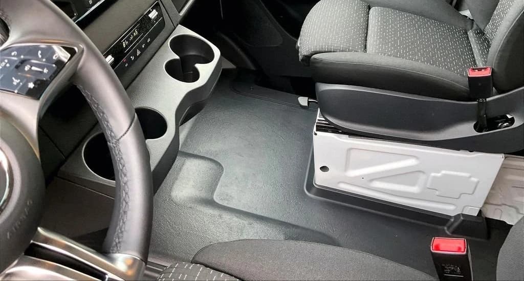 Mercedes-Benz Sprinter Crew Van Standard Roof 4-Cyl Diesel HO 2500 Standard Roof I4 Diesel HO 144" AWD 2026 — side view