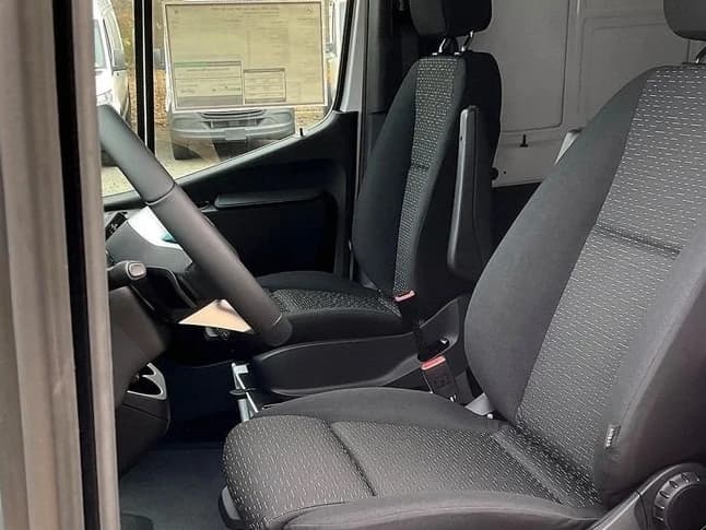 Mercedes-Benz Sprinter Crew Van Standard Roof 4-Cyl Diesel HO 2500 Standard Roof I4 Diesel HO 144" AWD 2026 — side view
