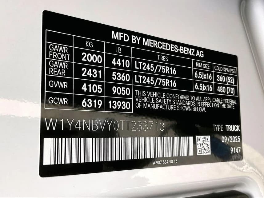 Mercedes-Benz Sprinter Crew Van Standard Roof 4-Cyl Diesel HO 2500 Standard Roof I4 Diesel HO 144" AWD 2026 — side view