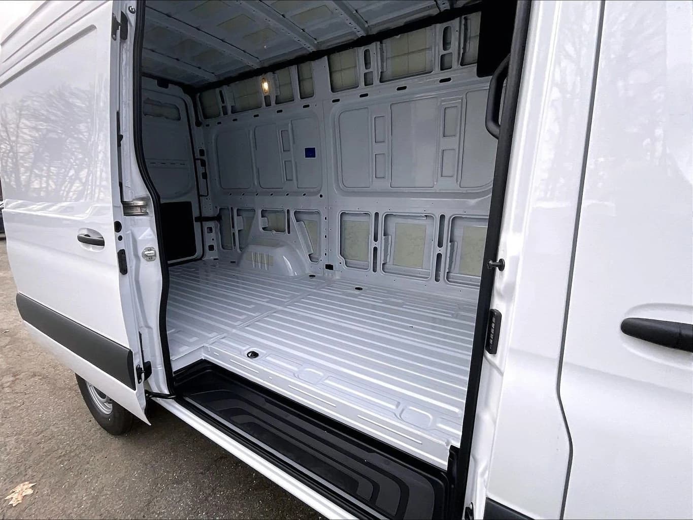 Mercedes-Benz Sprinter Crew Van Standard Roof 4-Cyl Diesel HO 2500 Standard Roof I4 Diesel HO 144" AWD 2026 — side view