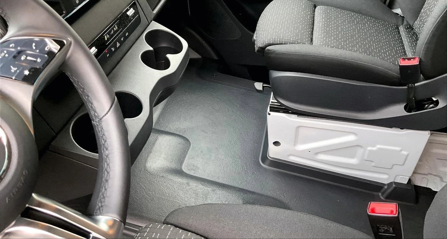 Mercedes-Benz Sprinter Crew Van Standard Roof 4-Cyl Diesel HO 2500 Standard Roof I4 Diesel HO 144" AWD 2026 — side view