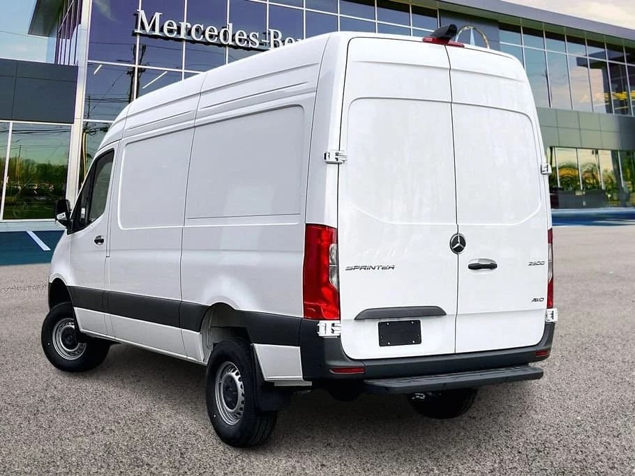 Mercedes-Benz Sprinter Crew Van Standard Roof 4-Cyl Diesel HO 2500 Standard Roof I4 Diesel HO 144" AWD 2026 — side view