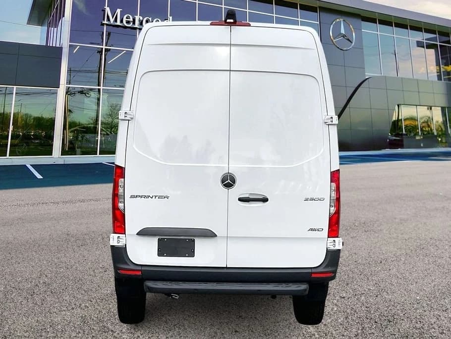 Mercedes-Benz Sprinter Crew Van Standard Roof 4-Cyl Diesel HO 2500 Standard Roof I4 Diesel HO 144" AWD 2026 — side view