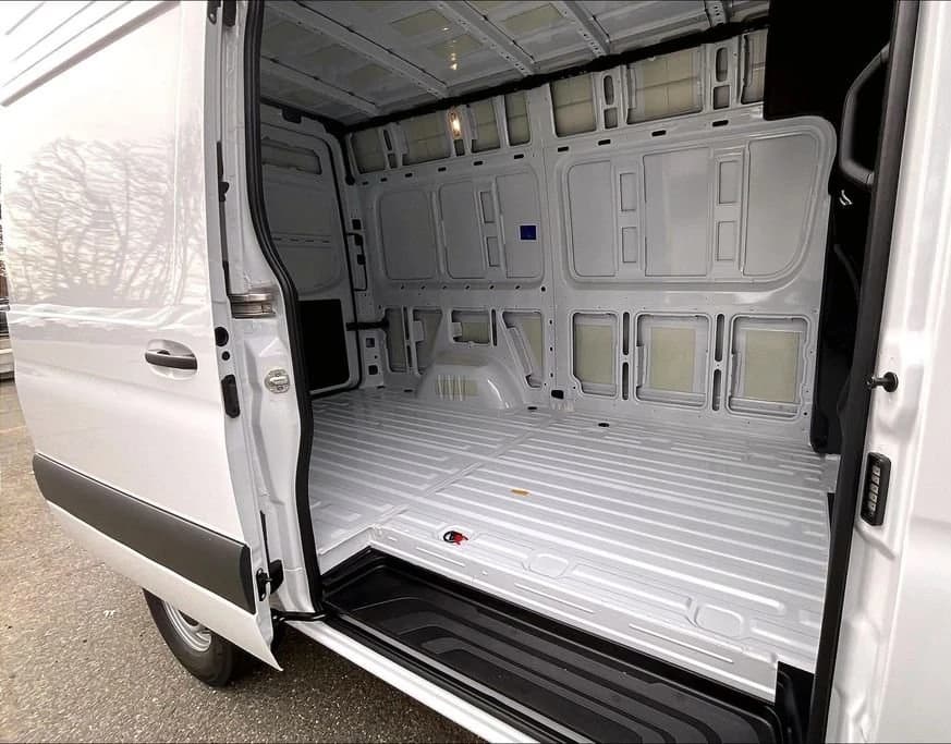Mercedes-Benz Sprinter Crew Van Standard Roof 4-Cyl Diesel HO 2500 Standard Roof I4 Diesel HO 144" AWD 2026 — side view