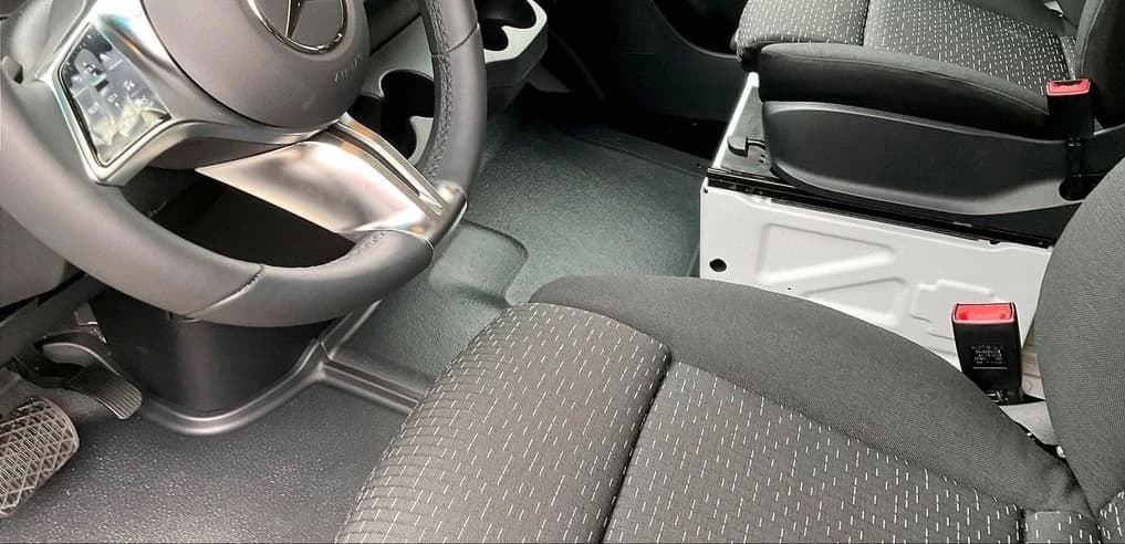 Mercedes-Benz Sprinter Crew Van Standard Roof 4-Cyl Diesel HO 2500 Standard Roof I4 Diesel HO 144" AWD 2026 — side view