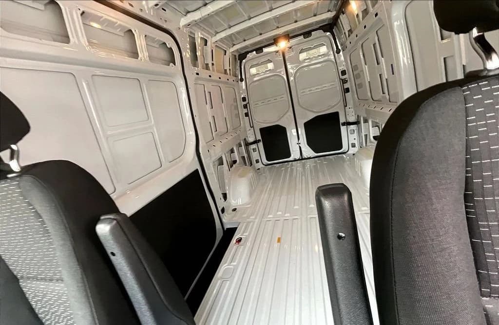 Mercedes-Benz Sprinter Crew Van Standard Roof 4-Cyl Diesel HO 2500 Standard Roof I4 Diesel HO 144" AWD 2026 — side view
