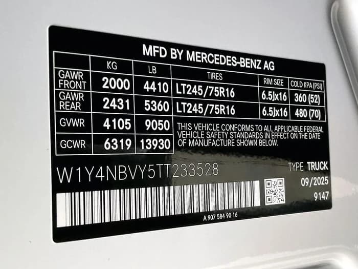 Mercedes-Benz Sprinter Crew Van Standard Roof 4-Cyl Diesel HO 2500 Standard Roof I4 Diesel HO 144" AWD 2026 — side view