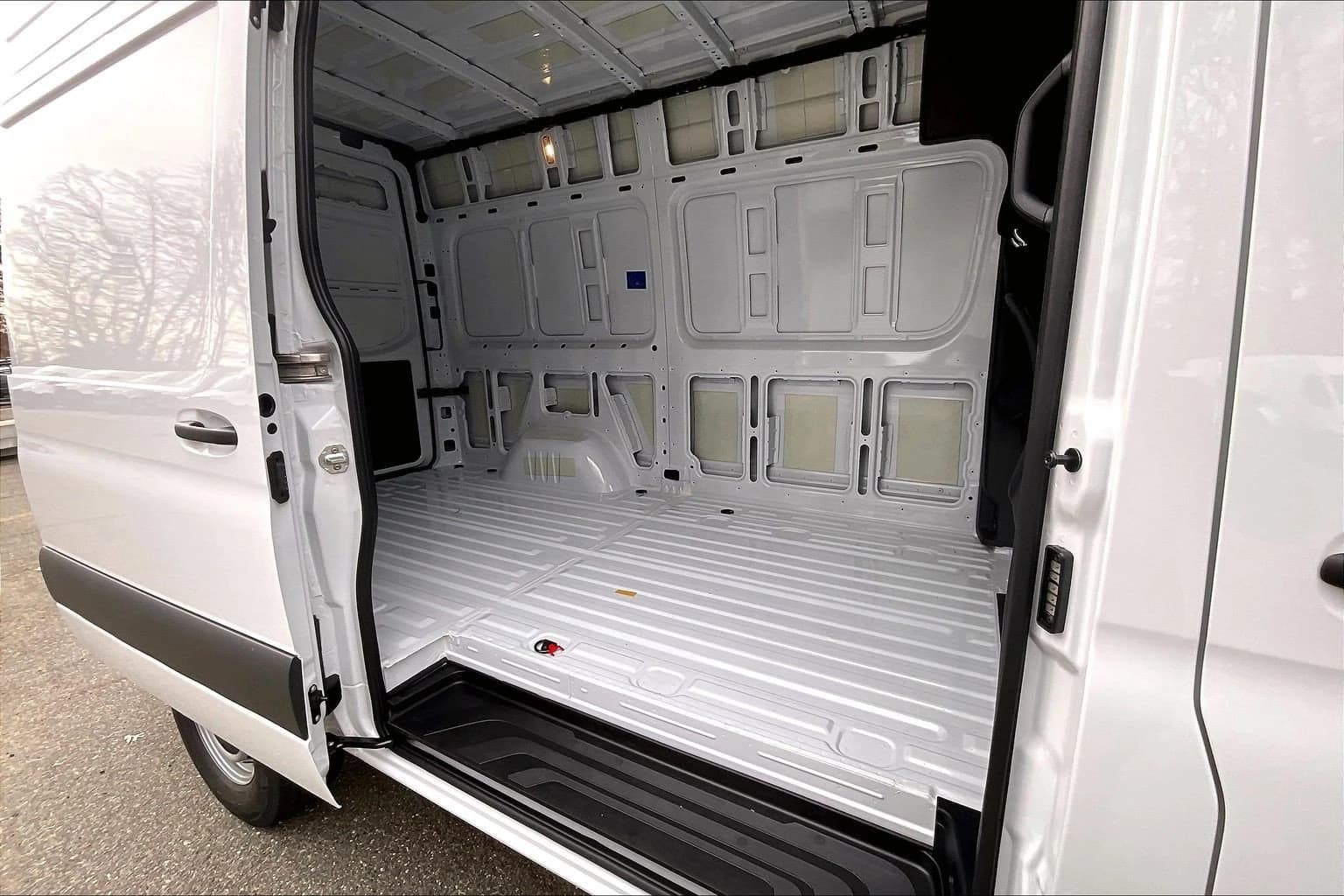 Mercedes-Benz Sprinter Crew Van Standard Roof 4-Cyl Diesel HO 2500 Standard Roof I4 Diesel HO 144" AWD 2026 — side view