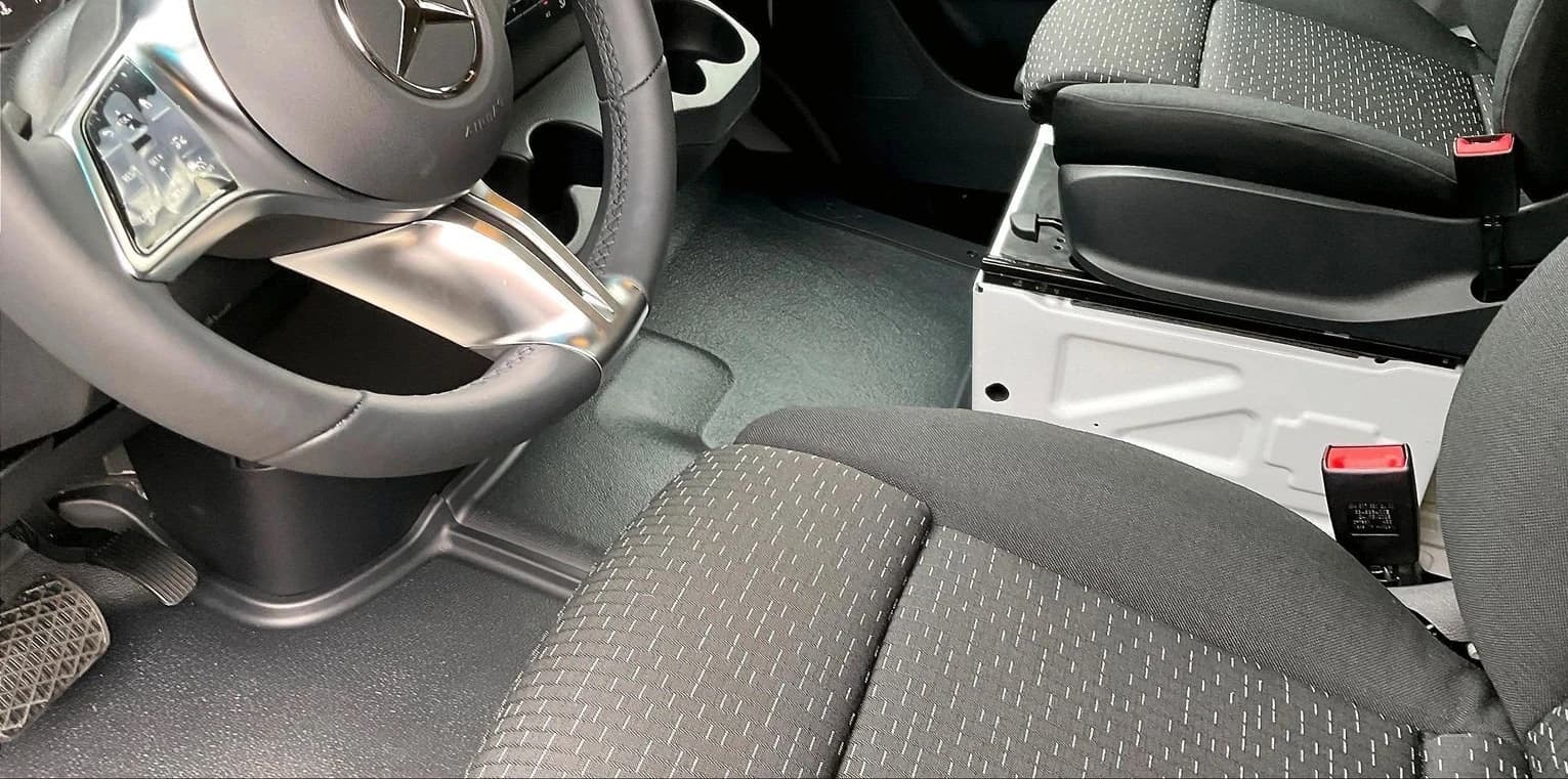 Mercedes-Benz Sprinter Crew Van Standard Roof 4-Cyl Diesel HO 2500 Standard Roof I4 Diesel HO 144" AWD 2026 — side view