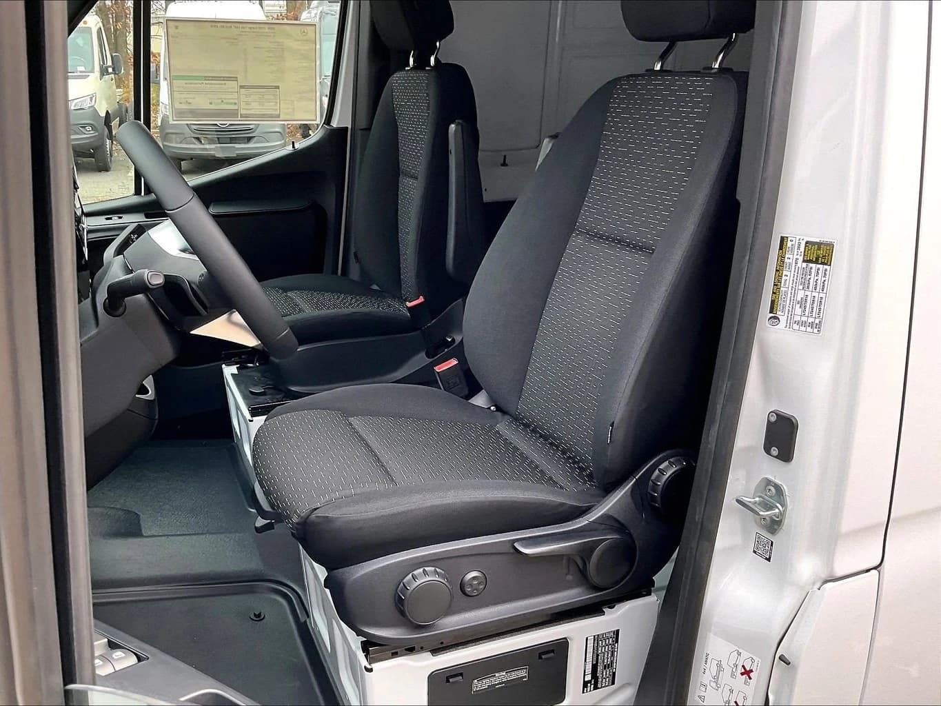 Mercedes-Benz Sprinter Crew Van Standard Roof 4-Cyl Diesel HO 2500 Standard Roof I4 Diesel HO 144" AWD 2026 — side view
